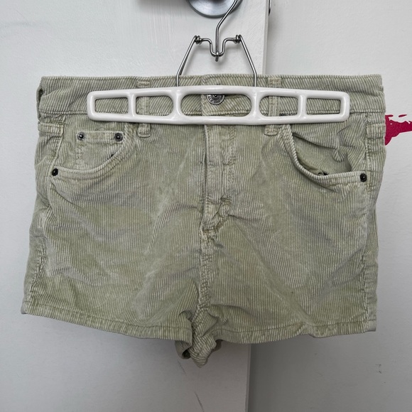 BDG high waisted corduroy shorts in light green; Size US W 28 - Picture 2 of 4
